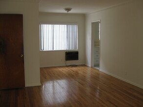 11317 Otsego St, Unit 1 in Los Angeles, CA - Building Photo - Building Photo