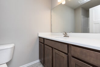 6128 Bradford Ln in Johnston, IA - Foto de edificio - Building Photo