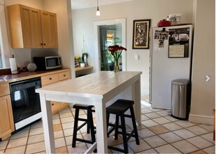 32 Russell St, Unit 1 in Brookline, MA - Building Photo - Building Photo