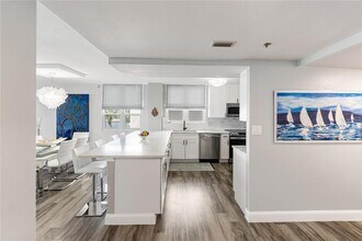 97 Sunset Dr in Sarasota, FL - Foto de edificio - Building Photo