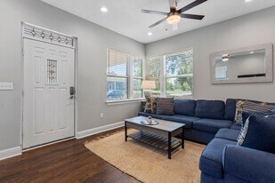 134 Lee St in Biloxi, MS - Building Photo