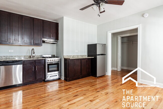 612 W Patterson Ave in Chicago, IL - Building Photo - Building Photo