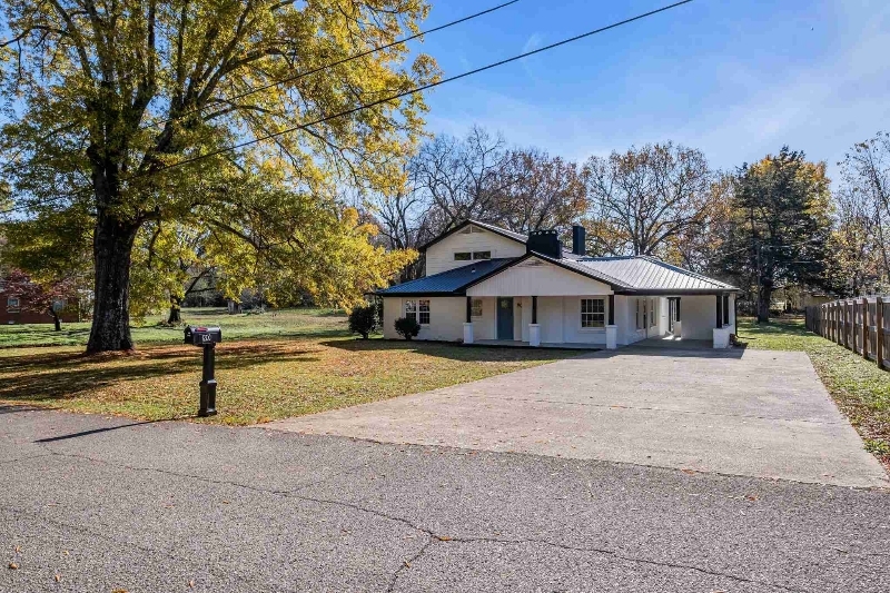 90 Shaw Ln in Savannah, TN - Building Photo