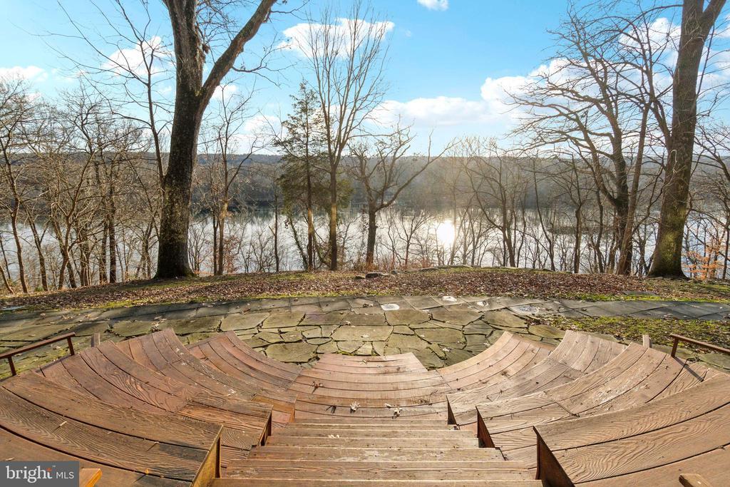 11540 Springridge Rd in Potomac, MD - Building Photo