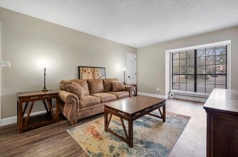 1957 Darryl Dr in Tallahassee, FL - Foto de edificio - Building Photo