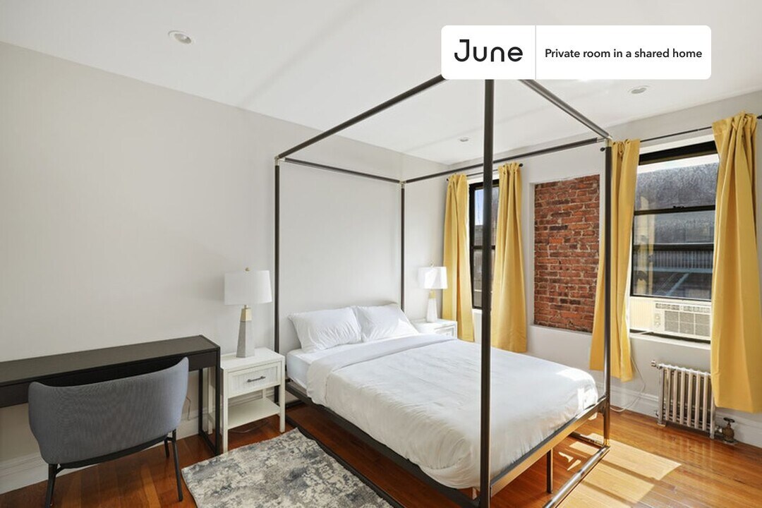 Private bedroom in 3 bed/2 bath Home in New York, NY - Building Photo