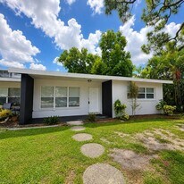 4919 York St in Cape Coral, FL - Building Photo