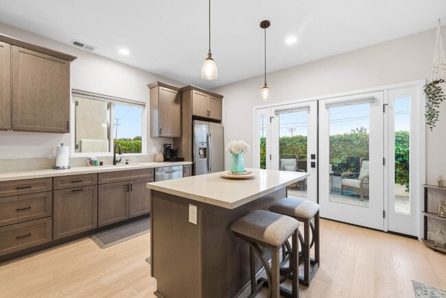 5051 Savannah St in San Diego, CA - Building Photo - Building Photo