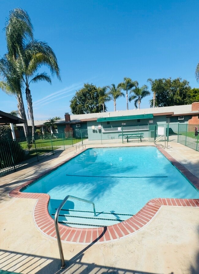 1716 Nisson Rd, Unit 16-C in Tustin, CA - Building Photo - Building Photo
