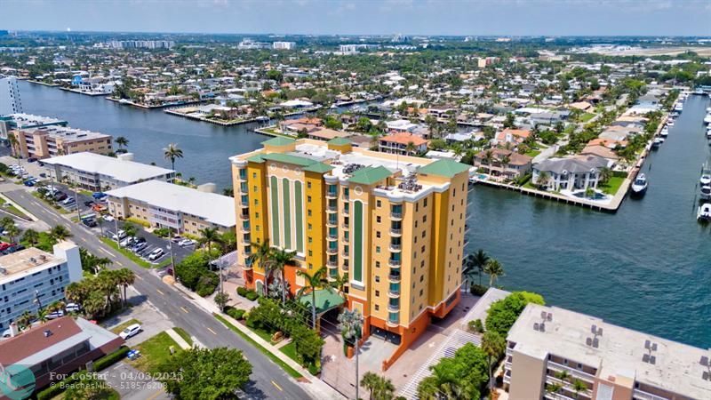 821 N Riverside Dr in Pompano Beach, FL - Building Photo