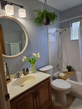 8457 Graybar Dr in Jacksonville, FL - Building Photo - Building Photo
