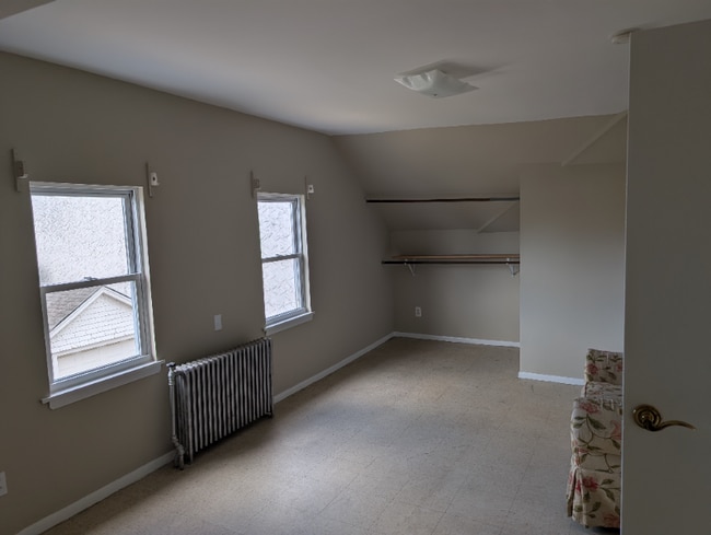 136 Duffy Ave in Hicksville, NY - Foto de edificio - Building Photo