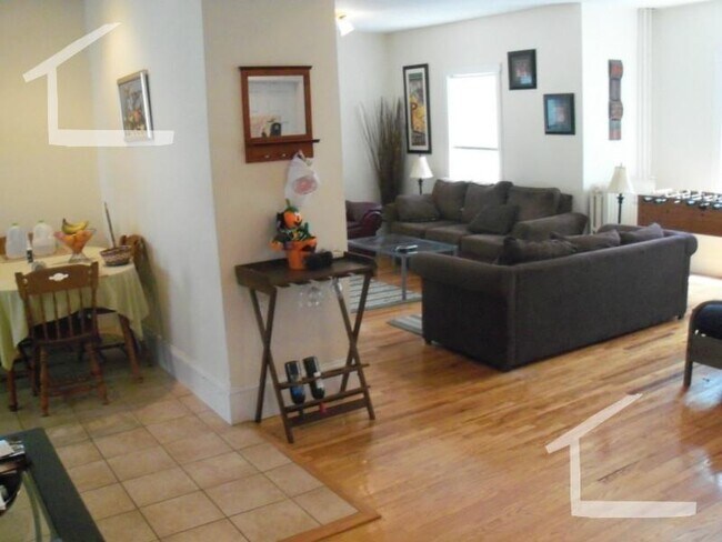 45 Falkland St, Unit 2 in Boston, MA - Foto de edificio - Building Photo