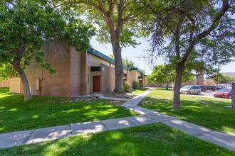 Manzano Vista in Albuquerque, NM - Building Photo - Building Photo