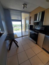 17890 W Dixie Hwy-Unit -618 in North Miami Beach, FL - Building Photo - Building Photo