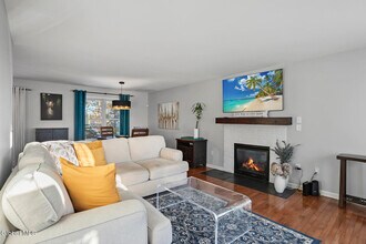 8 Backstretch Ct in Saratoga Springs, NY - Building Photo - Building Photo