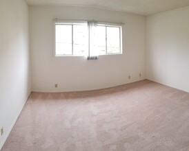 10550 Eastborne Ave in Los Angeles, CA - Building Photo - Building Photo