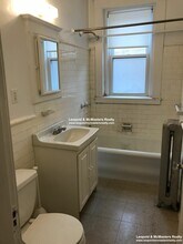 71 Winchester St, Unit 2 in Brookline, MA - Foto de edificio - Building Photo