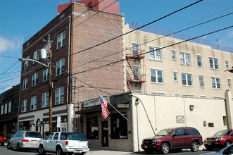 311 Queen Anne Rd in Teaneck, NJ - Foto de edificio - Building Photo