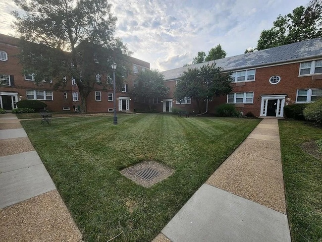 property at 1814 W Abingdon Dr