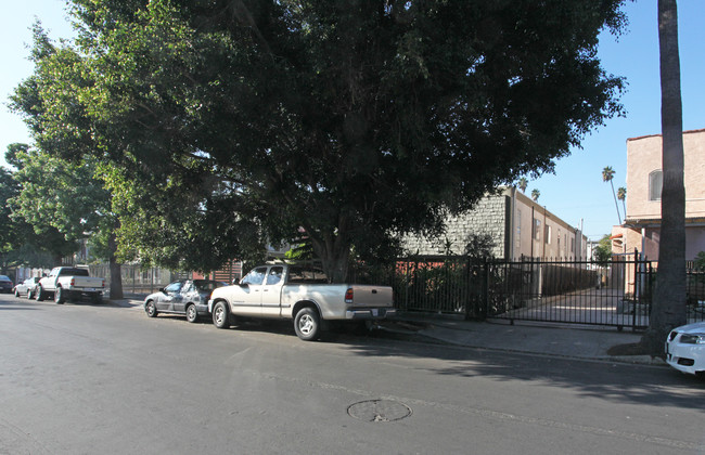 1615-1621 N Harvard Blvd in Los Angeles, CA - Foto de edificio - Building Photo