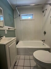 12 Robinson St in Stonington, CT - Building Photo - Building Photo
