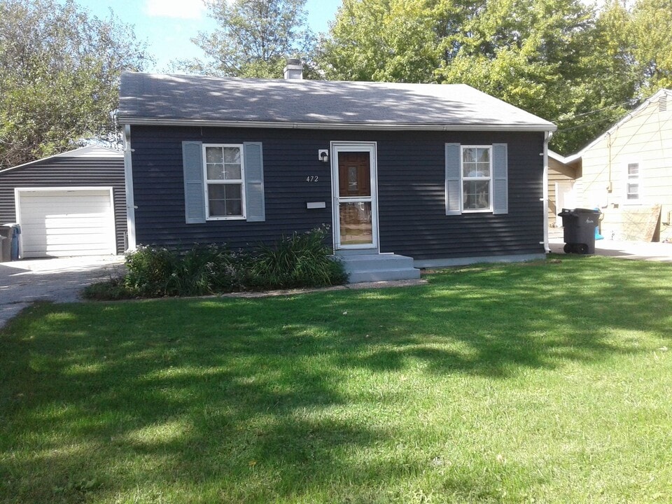472 5th St E in Milan, IL - Building Photo