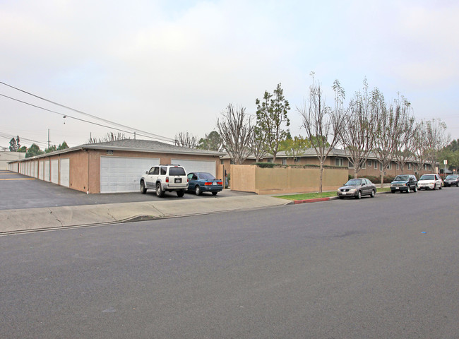 El Presidio in Paramount, CA - Building Photo - Building Photo