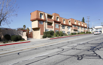 Sunset Ridge at La Crescenta in Glendale, CA - Building Photo - Building Photo