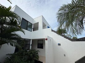 618 Bayport Wy in Longboat Key, FL - Building Photo