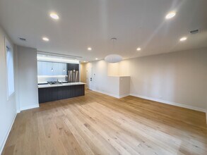 4647 N Clark St in Chicago, IL - Building Photo - Building Photo