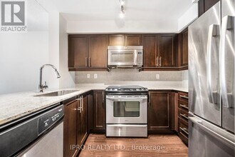 125-125 Western Battery Rd in Toronto, ON - Building Photo - Building Photo