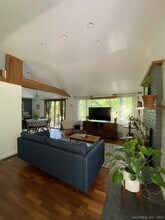 106 Injun Hollow Rd in East Hampton, CT - Building Photo - Building Photo