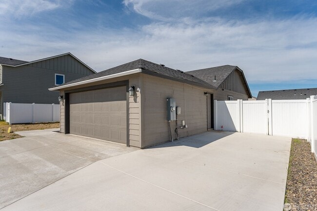 4256 W Wood Ct in Moses Lake, WA - Building Photo - Building Photo
