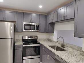 8830 Royal Palm Blvd, Unit 202 in Coral Springs, FL - Building Photo - Building Photo