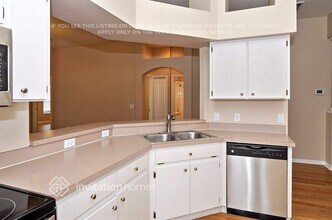 1410 Golden Squirrel Way in Seffner, FL - Building Photo - Building Photo