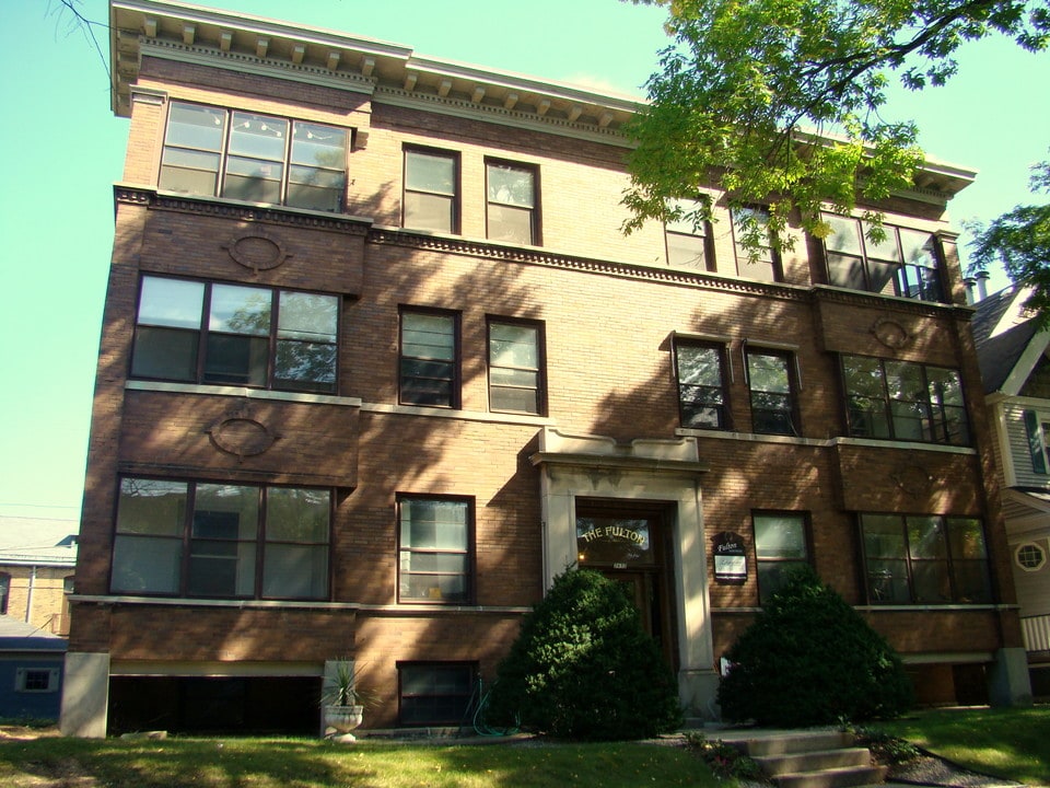 Fulton Apartments in Milwaukee, WI - Foto de edificio