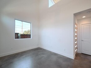 3141 E 12th St-Unit -A in Austin, TX - Building Photo - Building Photo