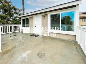 8467 Benjamin Dr in Huntington Beach, CA - Building Photo