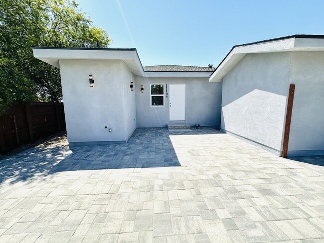 property at 11104 Oxnard St