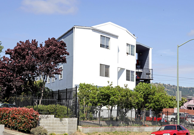 Bancroft Apartments in Oakland, CA - Building Photo - Building Photo