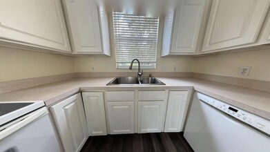 13706 Forest Lake Dr in Largo, FL - Building Photo - Building Photo