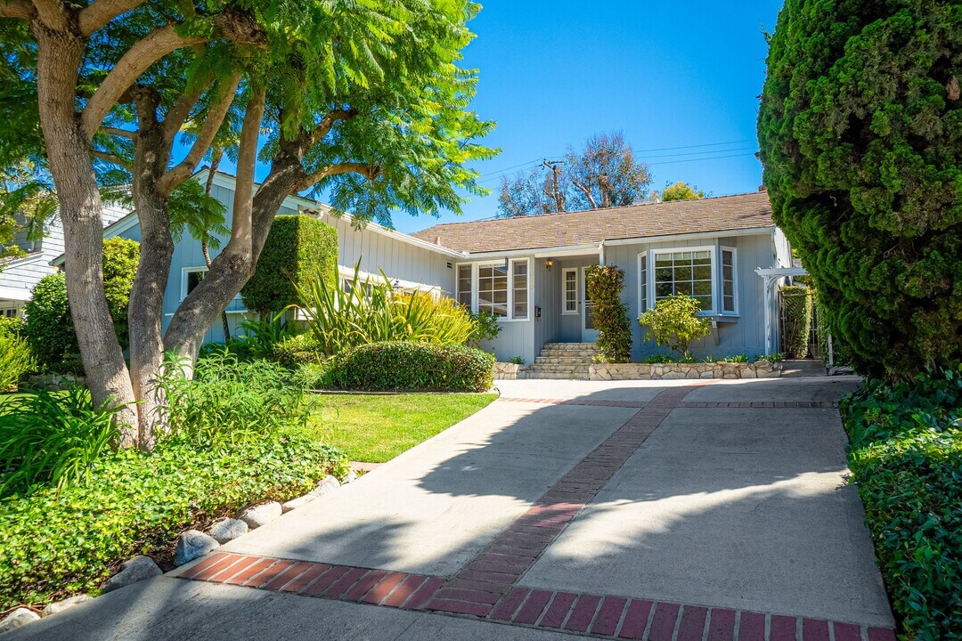 4020 Vía Picaposte in Palos Verdes Estates, CA - Foto de edificio