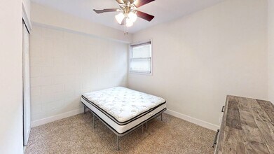 209 E Clark St in Champaign, IL - Building Photo - Building Photo