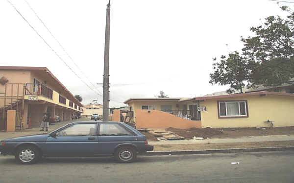 2112-2120 Delaware Ave in Santa Monica, CA - Building Photo - Building Photo