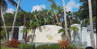 165 NW 96th Terrace in Pembroke Pines, FL - Building Photo