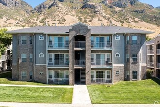 392 N Seven Peaks Blvd, Unit 322 in Provo, UT - Building Photo - Building Photo