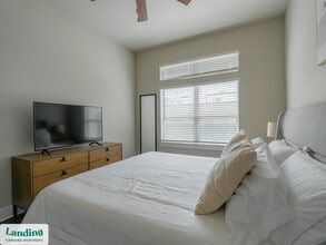 18101 Point Lookout Dr, Unit 145 in Houston, TX - Building Photo - Building Photo