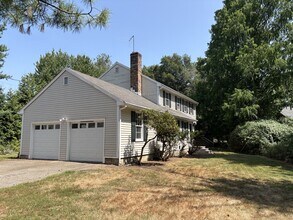 1240 Bronson Rd in Fairfield, CT - Building Photo - Building Photo