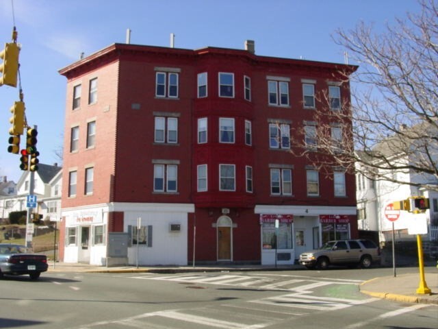 2 Malden St, Unit #1 in Revere, MA - Foto de edificio - Building Photo